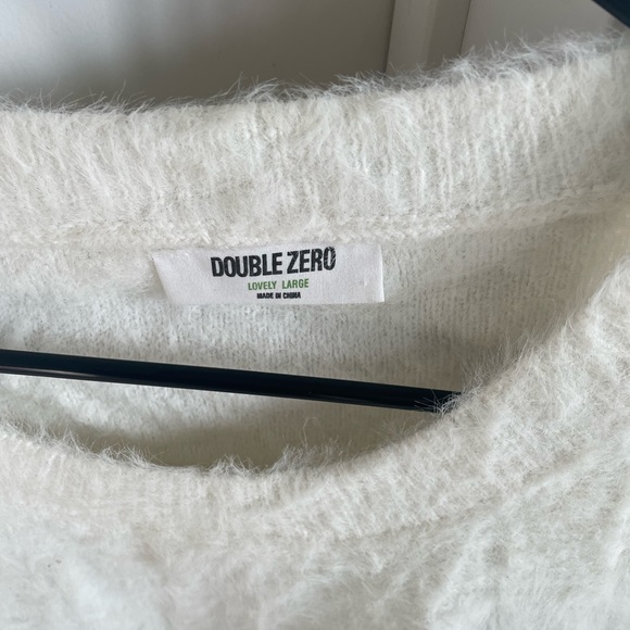 Fuzzy white knit sweater - Picture 3 of 3